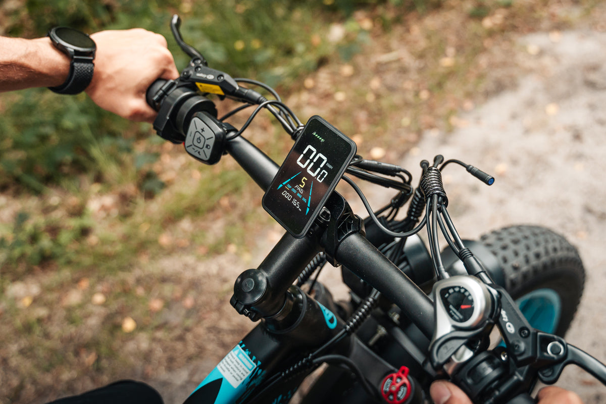 Thumb Throttle vs. Twist Throttle for E-Bikes: Which Is Better? Thumb Throttle vs. Twist Throttle for E-Bikes: Which Is Better?